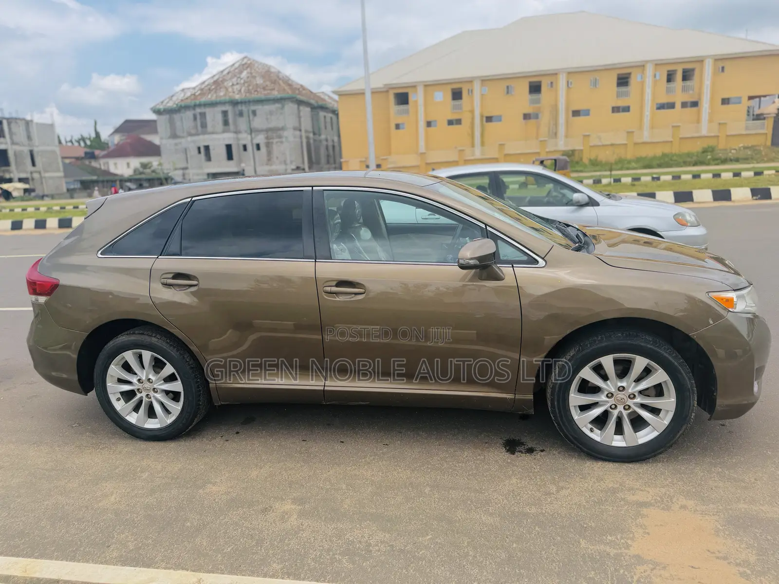 Toyota Venza LE AWD 2013 Gold