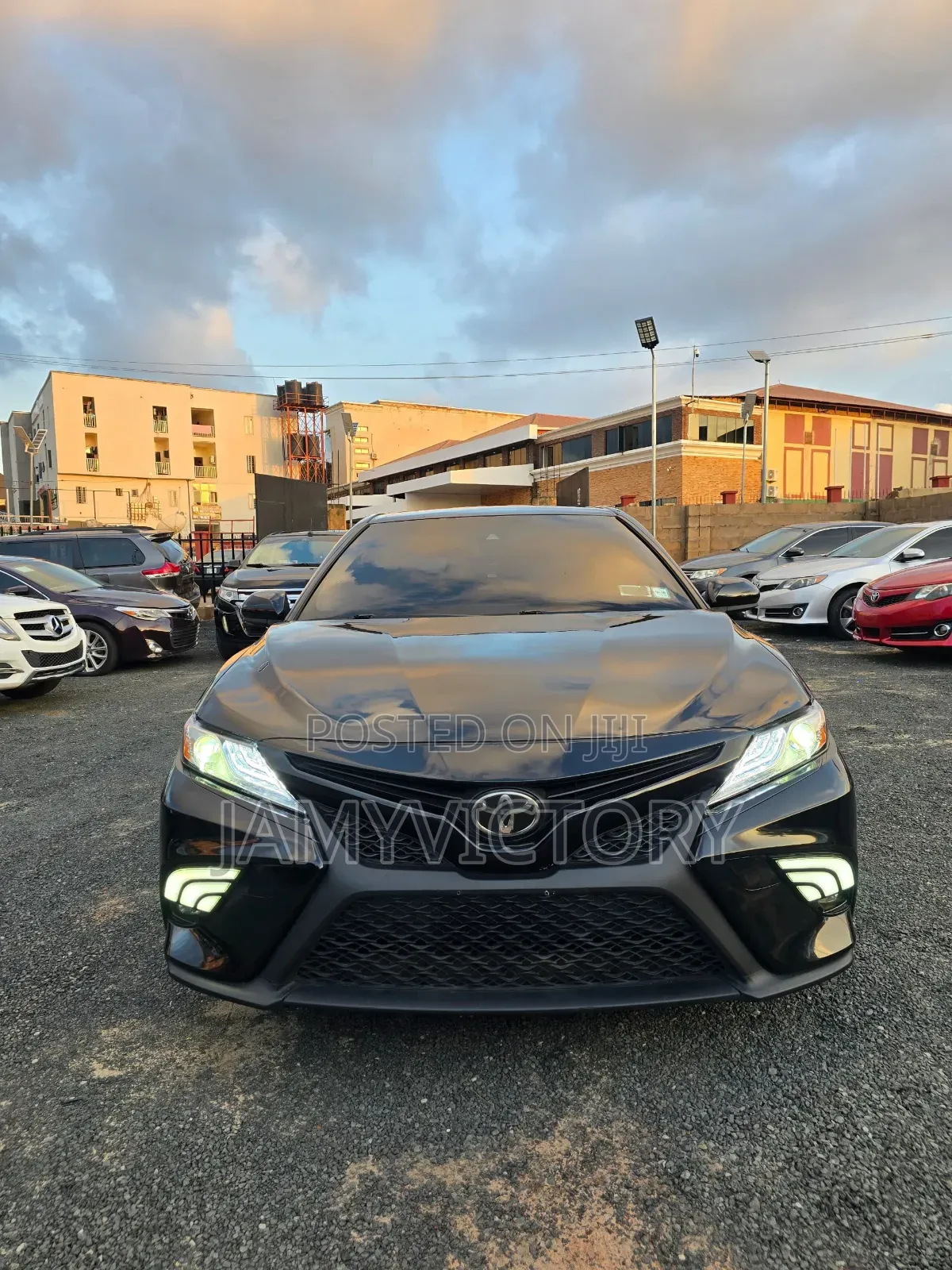 Toyota Camry SE FWD (2.5L 4cyl 8AM) 2018 Black