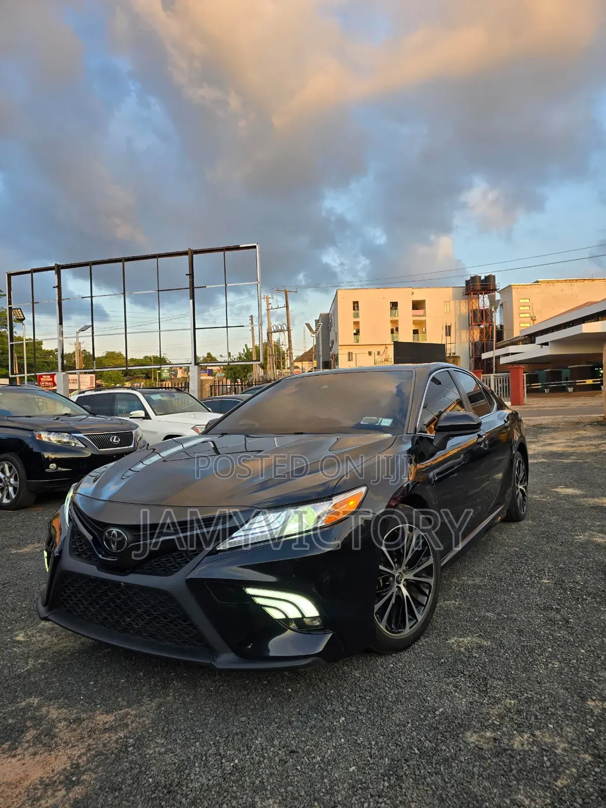 Toyota Camry SE FWD (2.5L 4cyl 8AM) 2018 Black