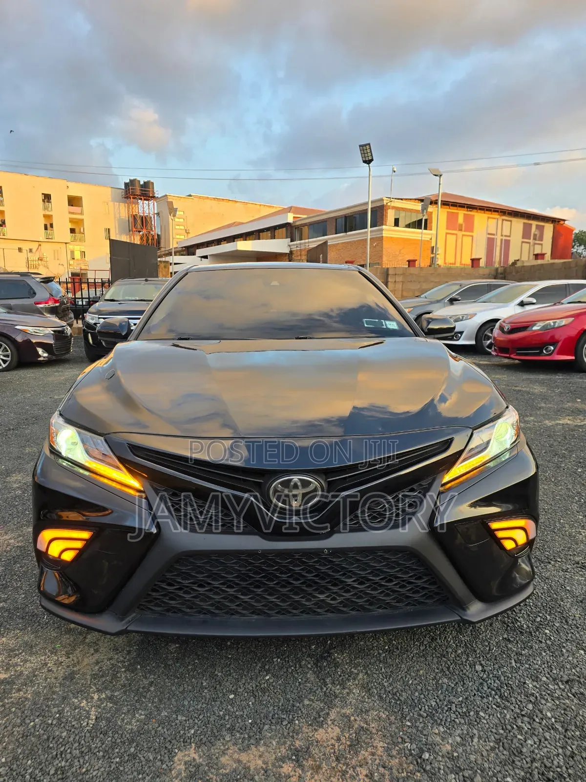 Toyota Camry SE FWD (2.5L 4cyl 8AM) 2018 Black