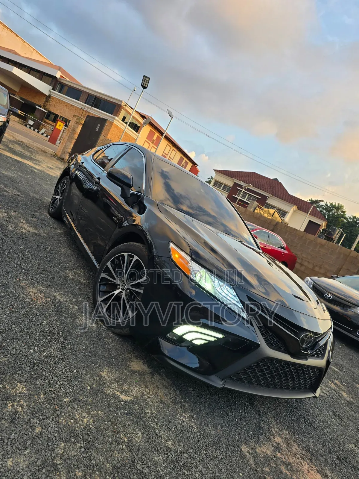 Toyota Camry SE FWD (2.5L 4cyl 8AM) 2018 Black