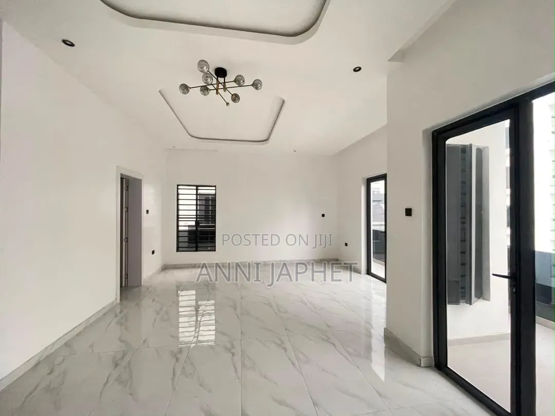 5bdrm Duplex in Gra for sale