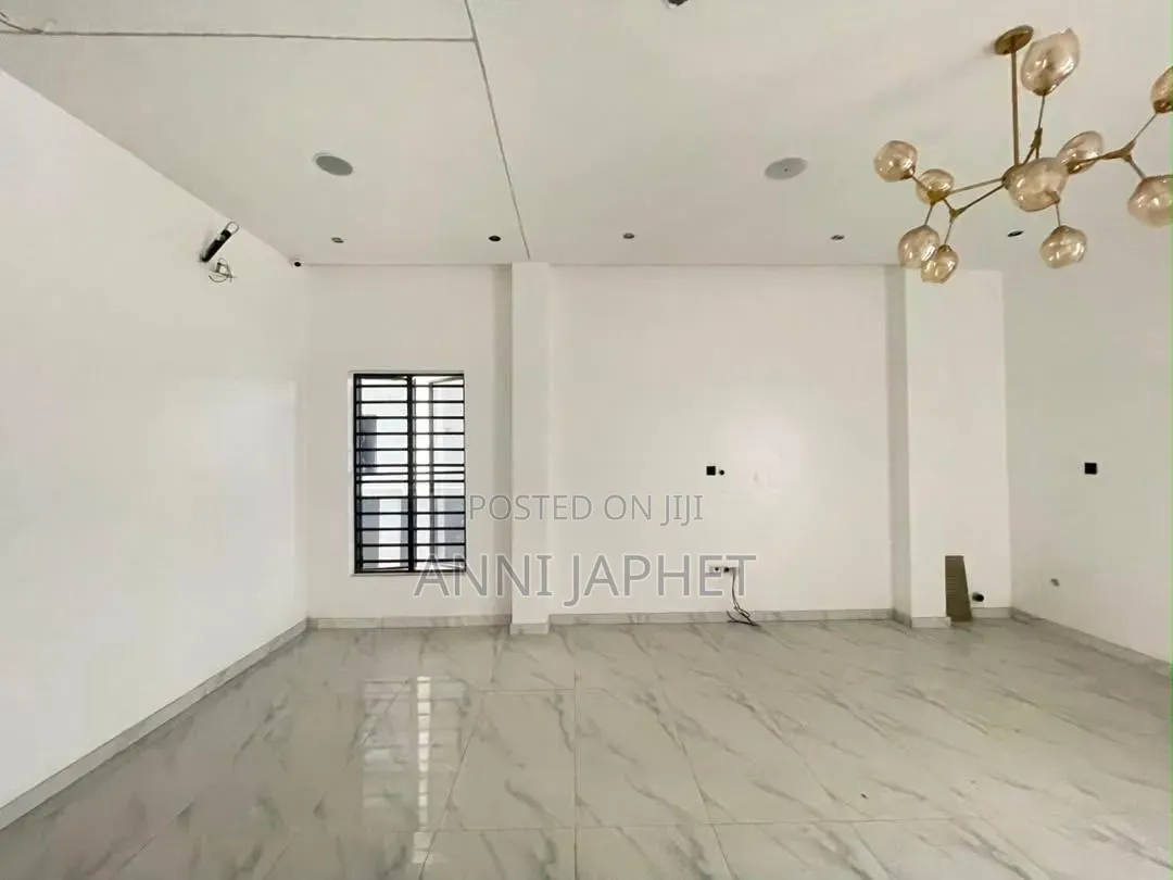 5bdrm Duplex in Gra for sale
