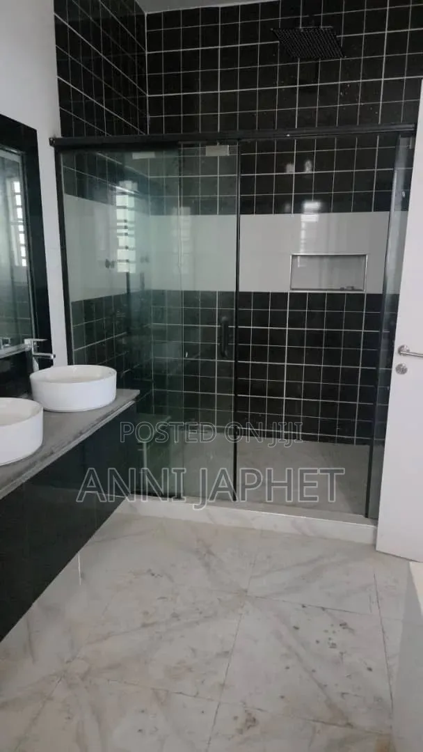 5bdrm Duplex in Gra for sale