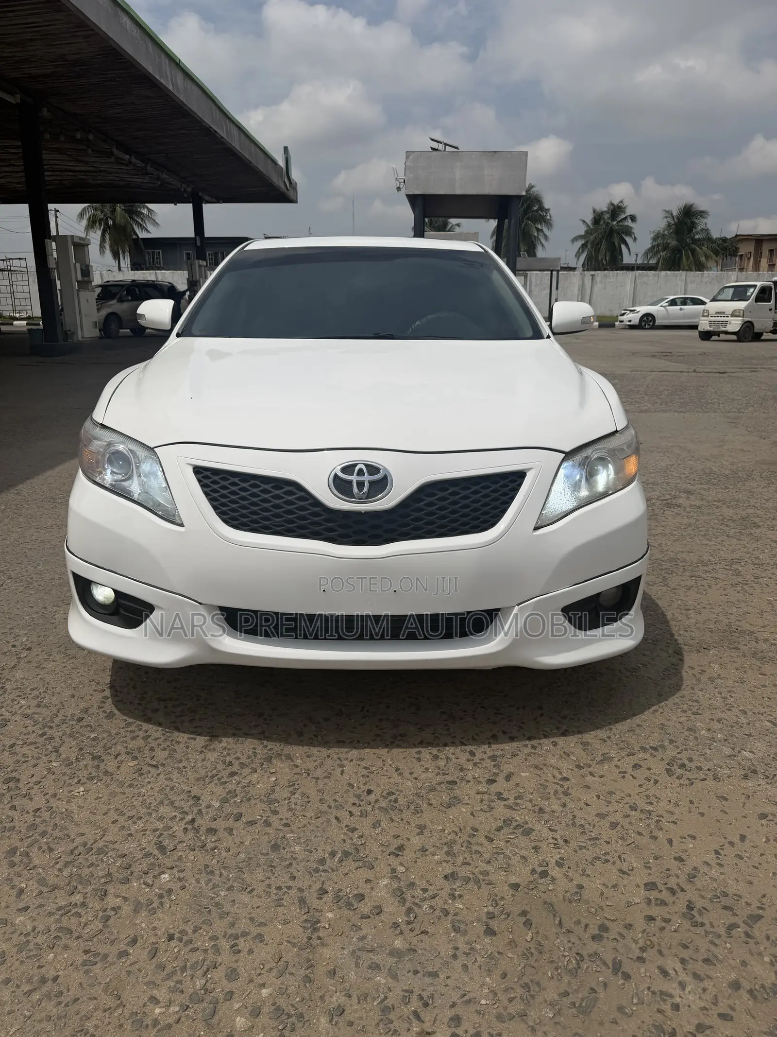 Toyota Camry SE 4dr Sedan (2.5L 4cyl 6A) 2011 White