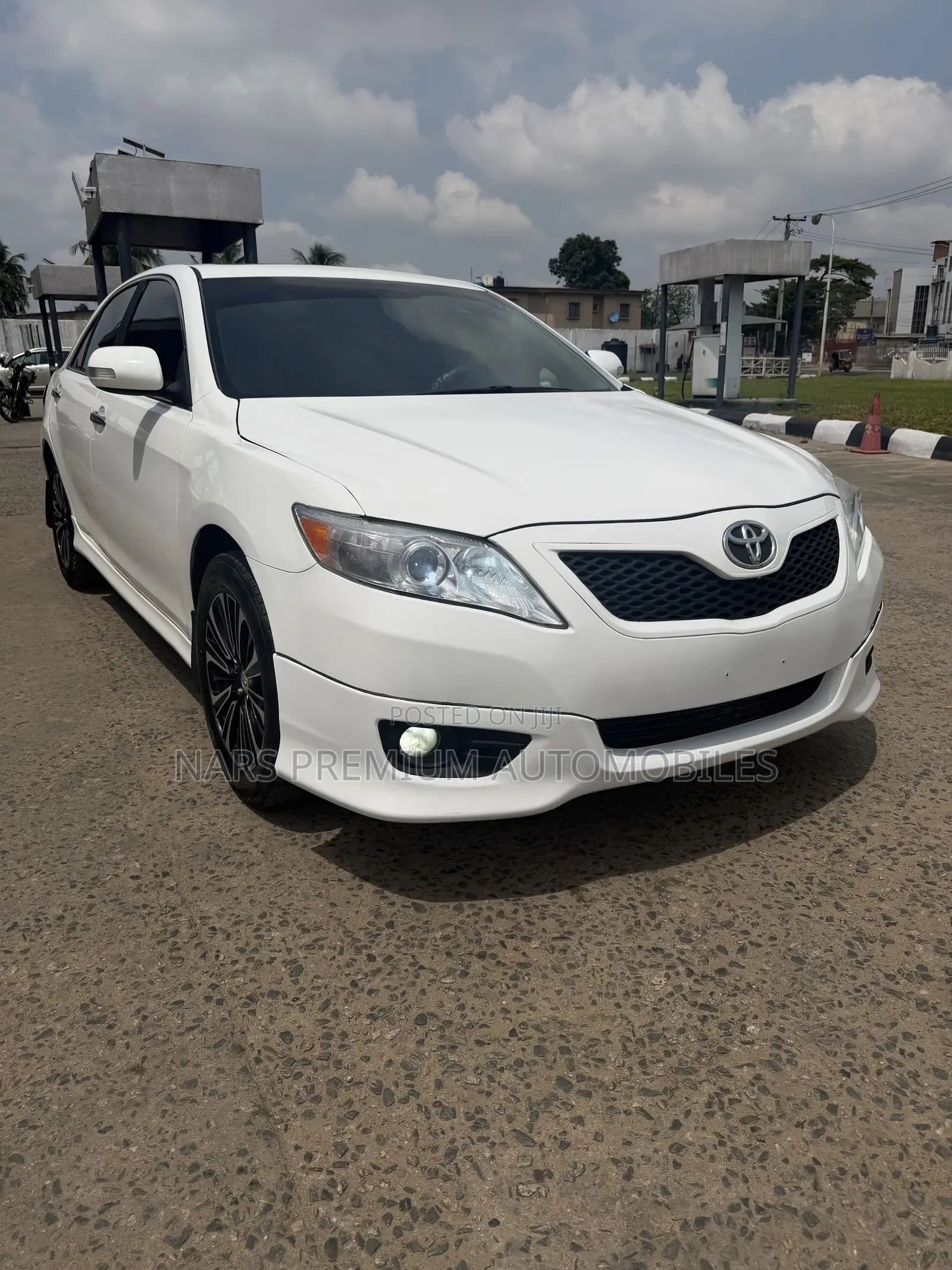 Toyota Camry SE 4dr Sedan (2.5L 4cyl 6A) 2011 White