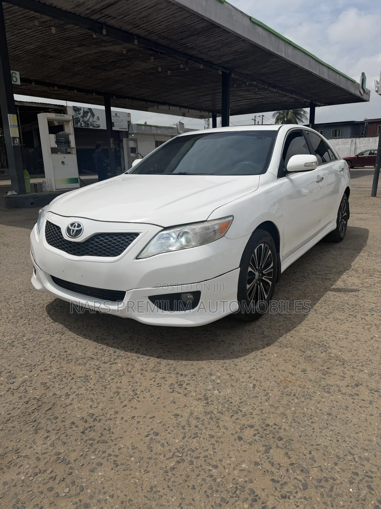 Toyota Camry SE 4dr Sedan (2.5L 4cyl 6A) 2011 White
