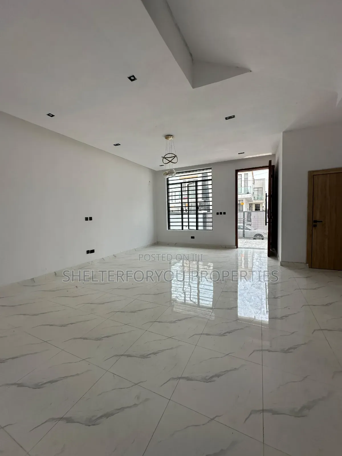 4bdrm Duplex in Ikota for sale