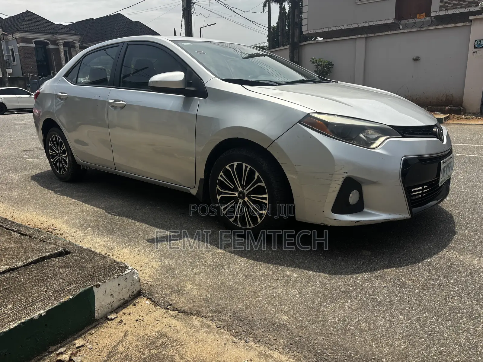 Toyota Corolla LE 4dr Sedan (1.8L 4cyl CVT) 2016 Silver