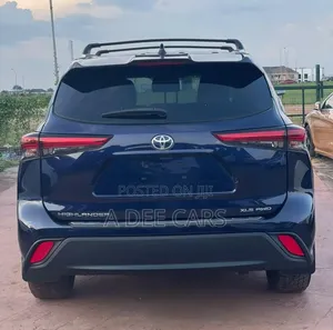 Toyota Highlander XLE 2022 Blue
