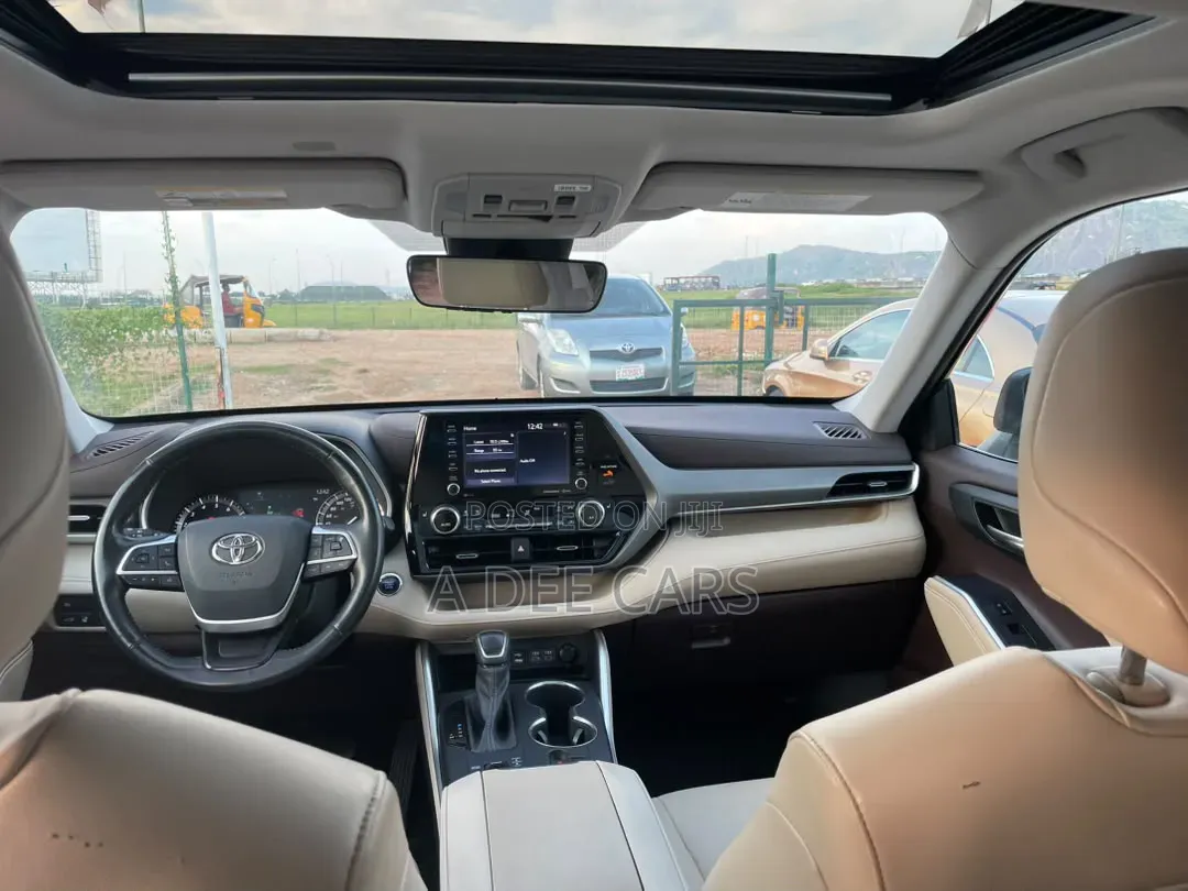 Toyota Highlander XLE 2022 Blue