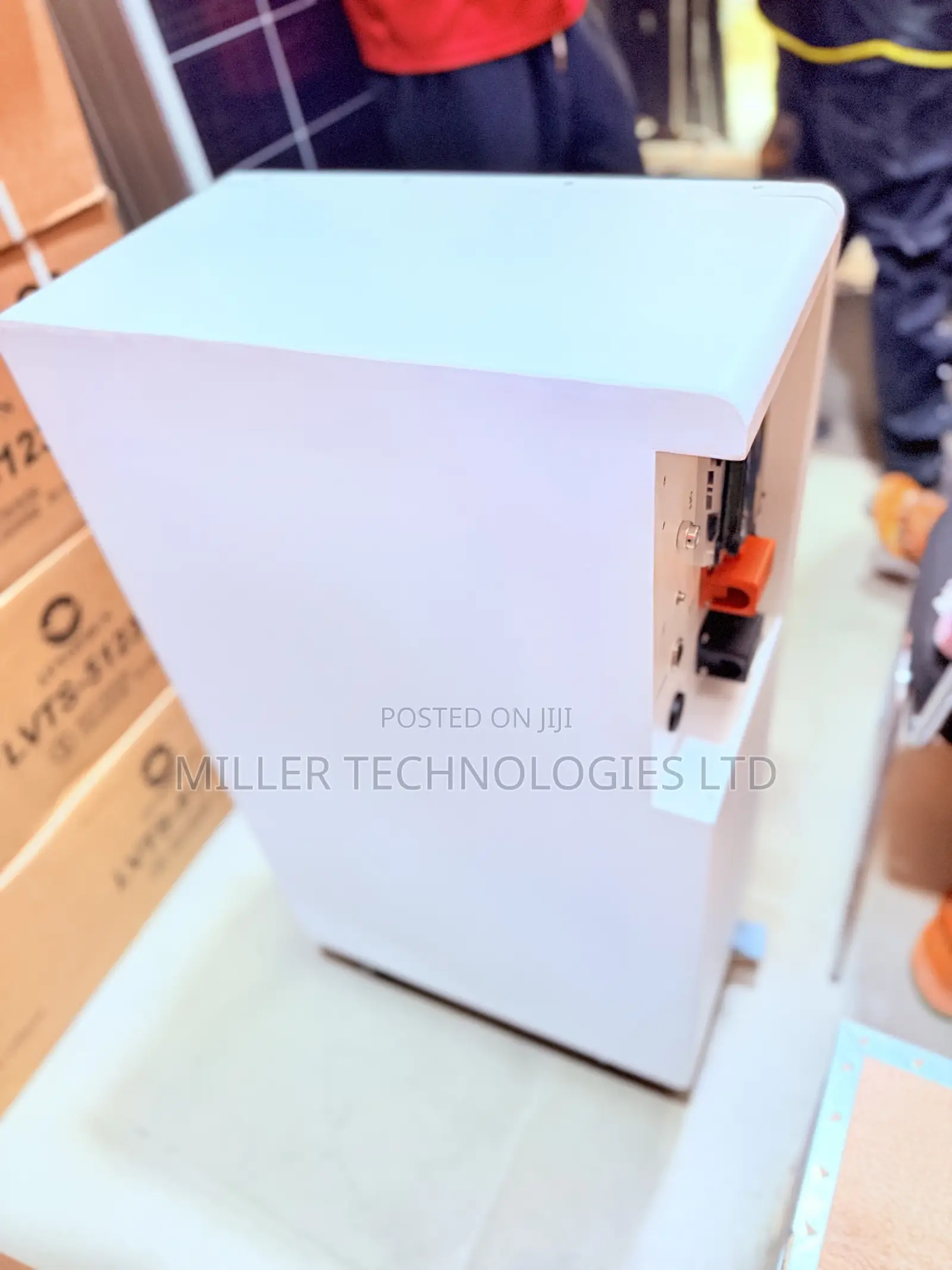 LVTOPSUN LVTS-512392 High-Capacity 48V Lithium Battery