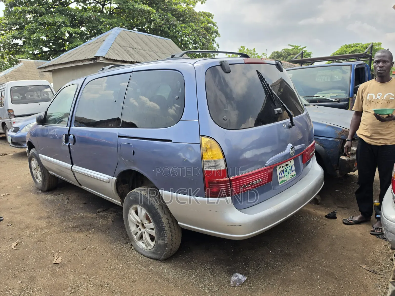 Nissan Quest 2021 Blue