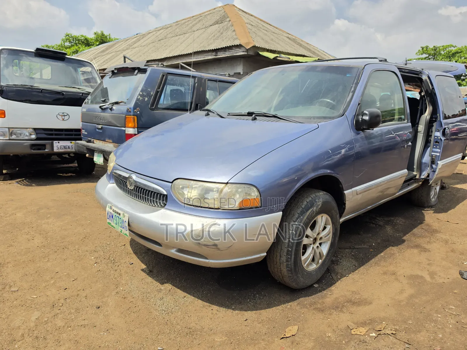 Nissan Quest 2021 Blue