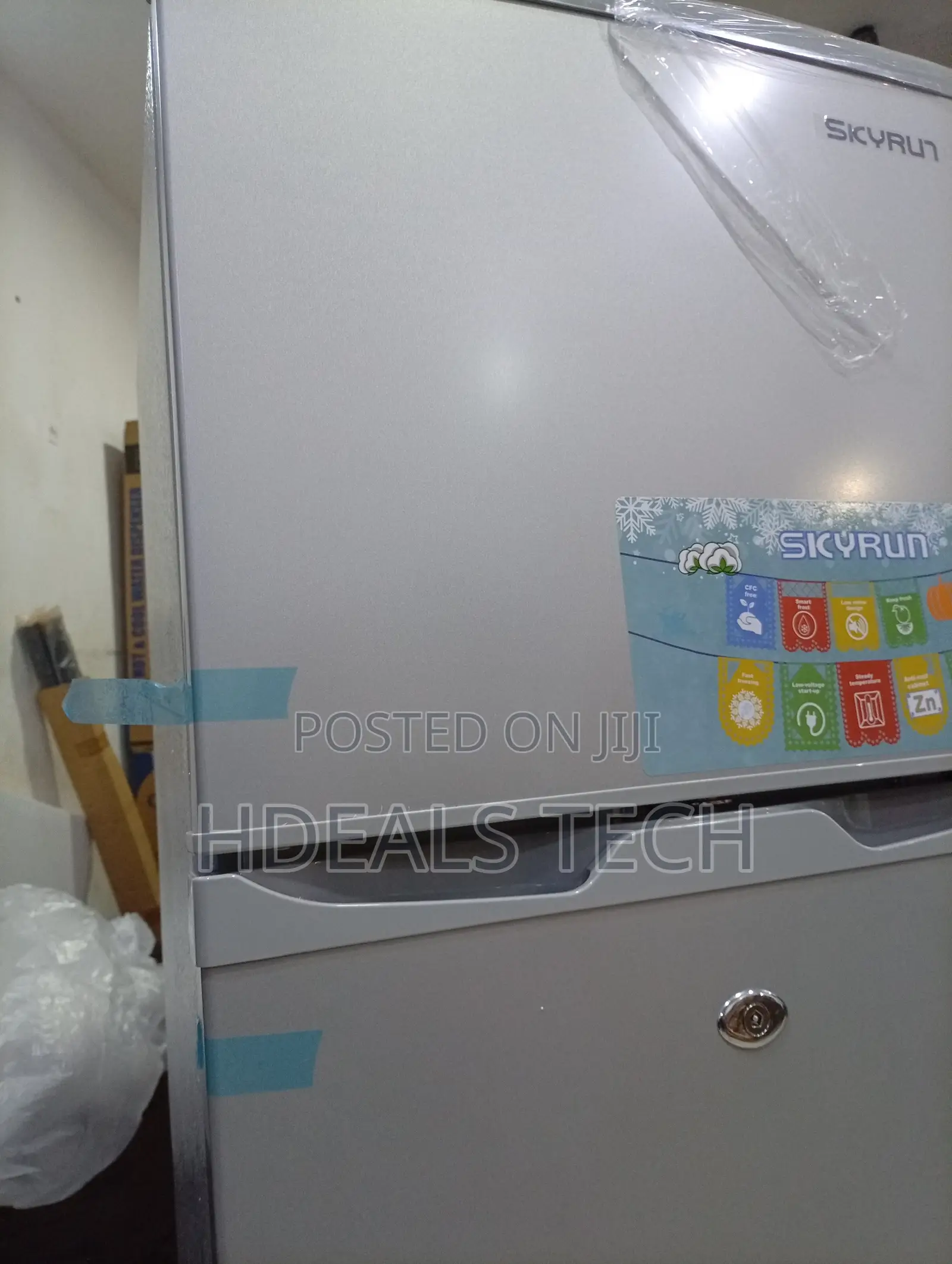 BCD 138HC Contemporary Appliance Model With a Professional Finish