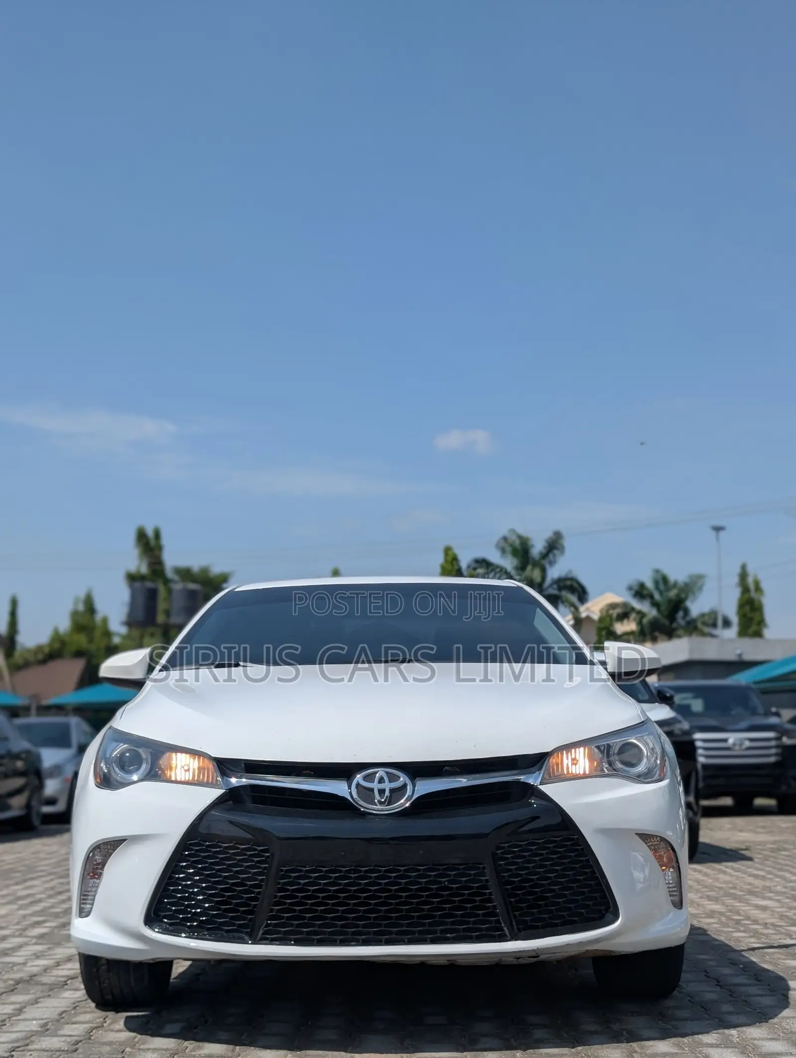 Toyota Camry SE 4dr Sedan (2.5L 4cyl 6A) 2017 White