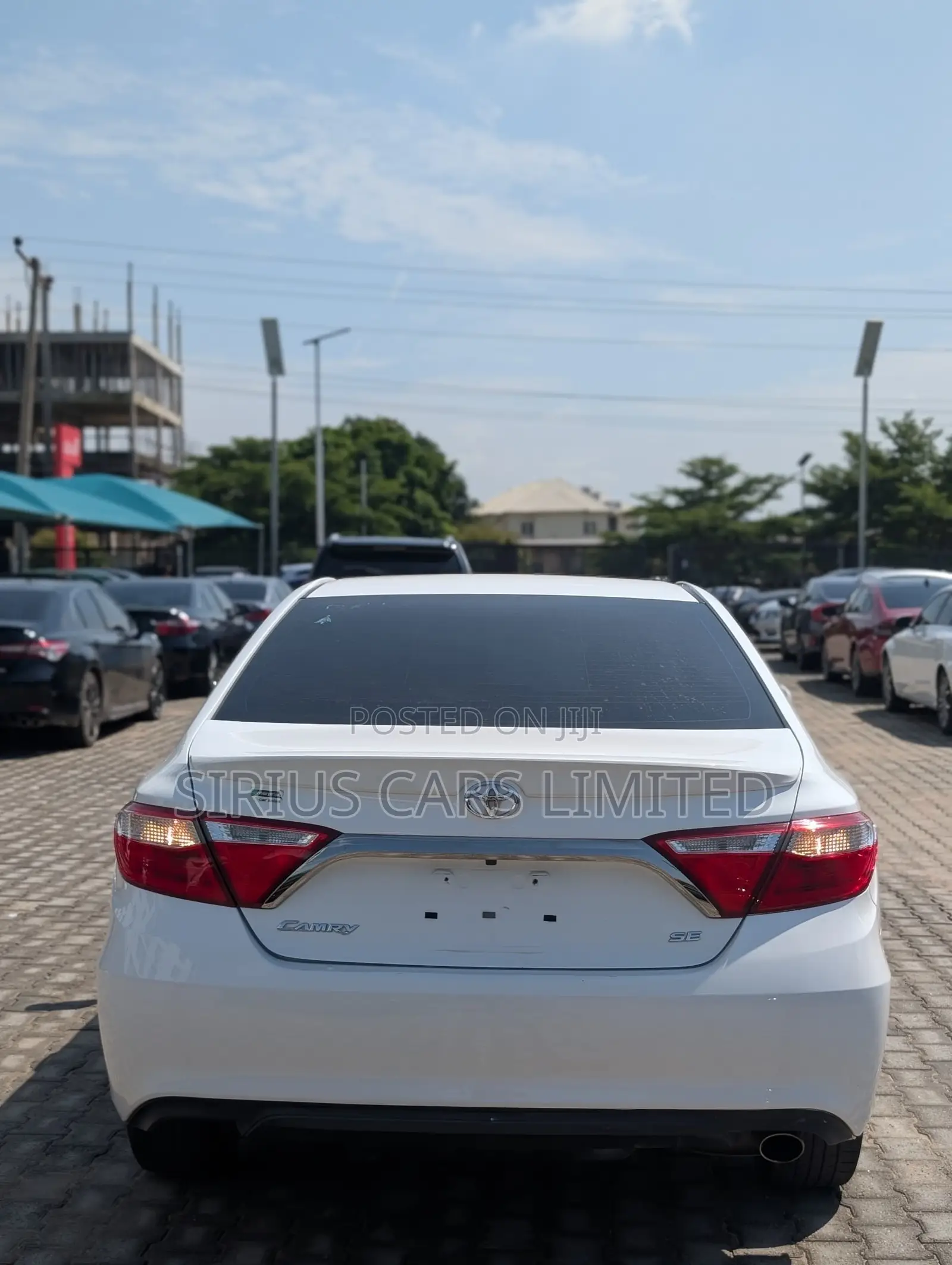 Toyota Camry SE 4dr Sedan (2.5L 4cyl 6A) 2017 White