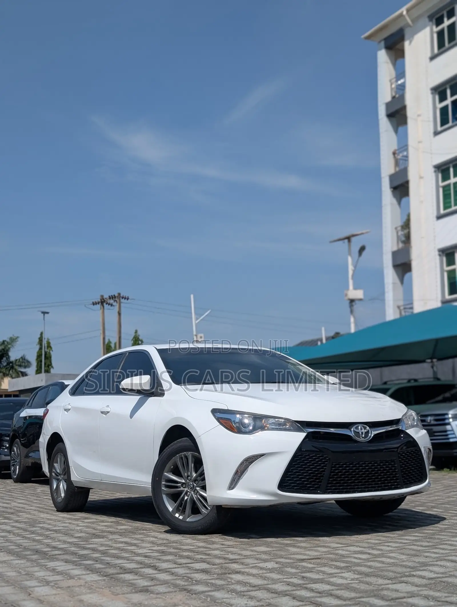 Toyota Camry SE 4dr Sedan (2.5L 4cyl 6A) 2017 White