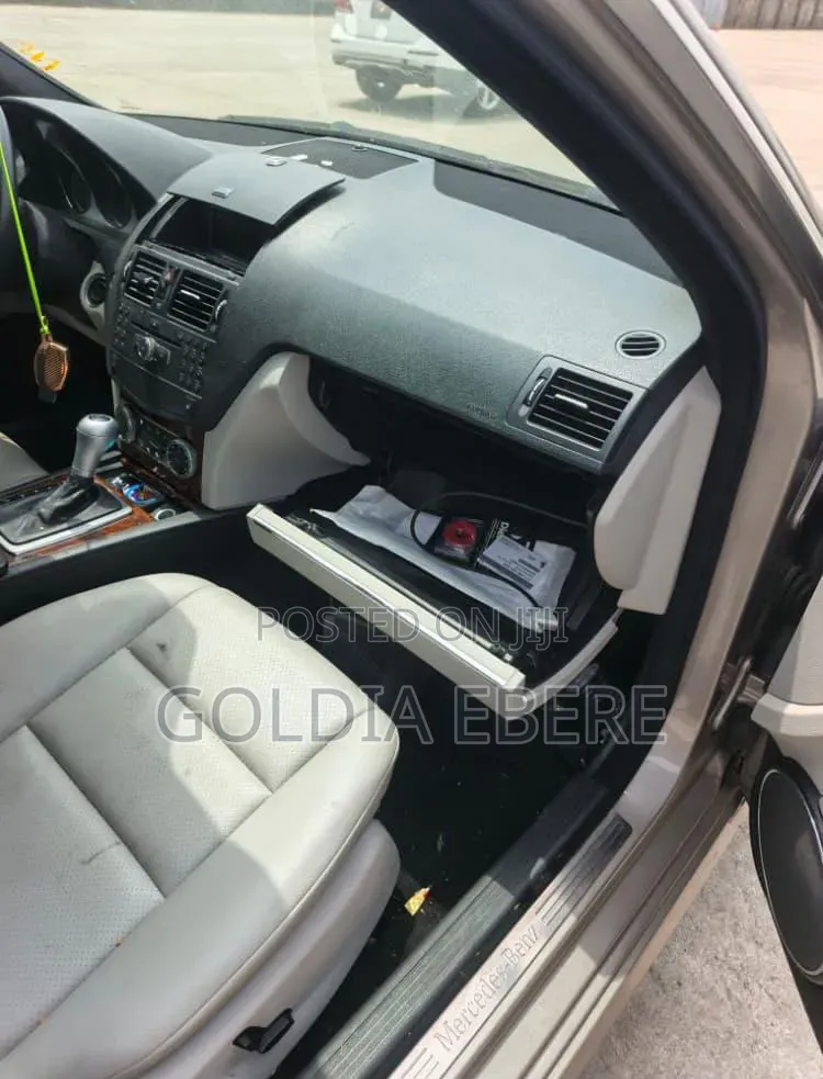 Mercedes-Benz C300 2009 Silver