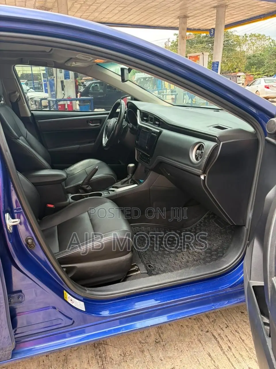 Toyota Corolla SE 4dr Sedan (1.8L 4cyl CVT) 2017 Blue