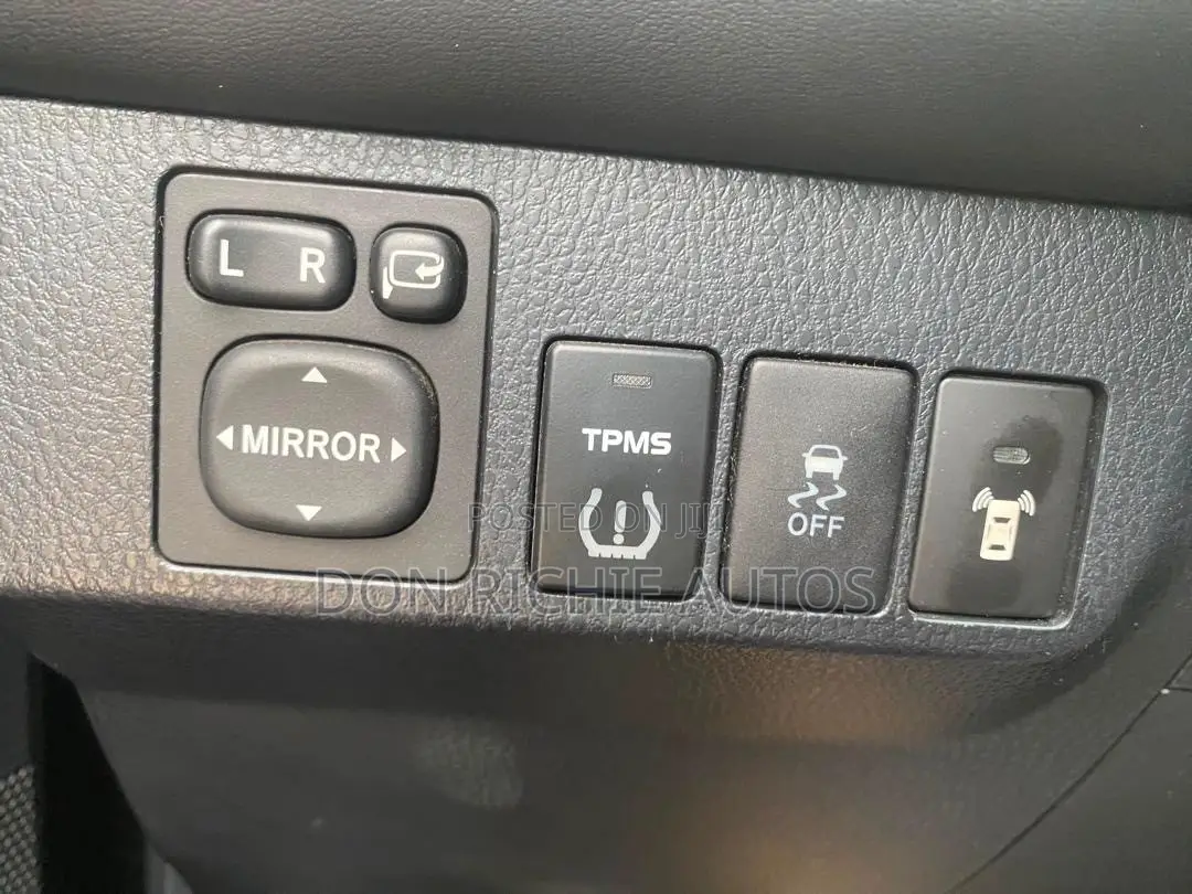 Toyota RAV4 XLE 4dr SUV AWD (2.5L 4cyl 6A) 2014 Black