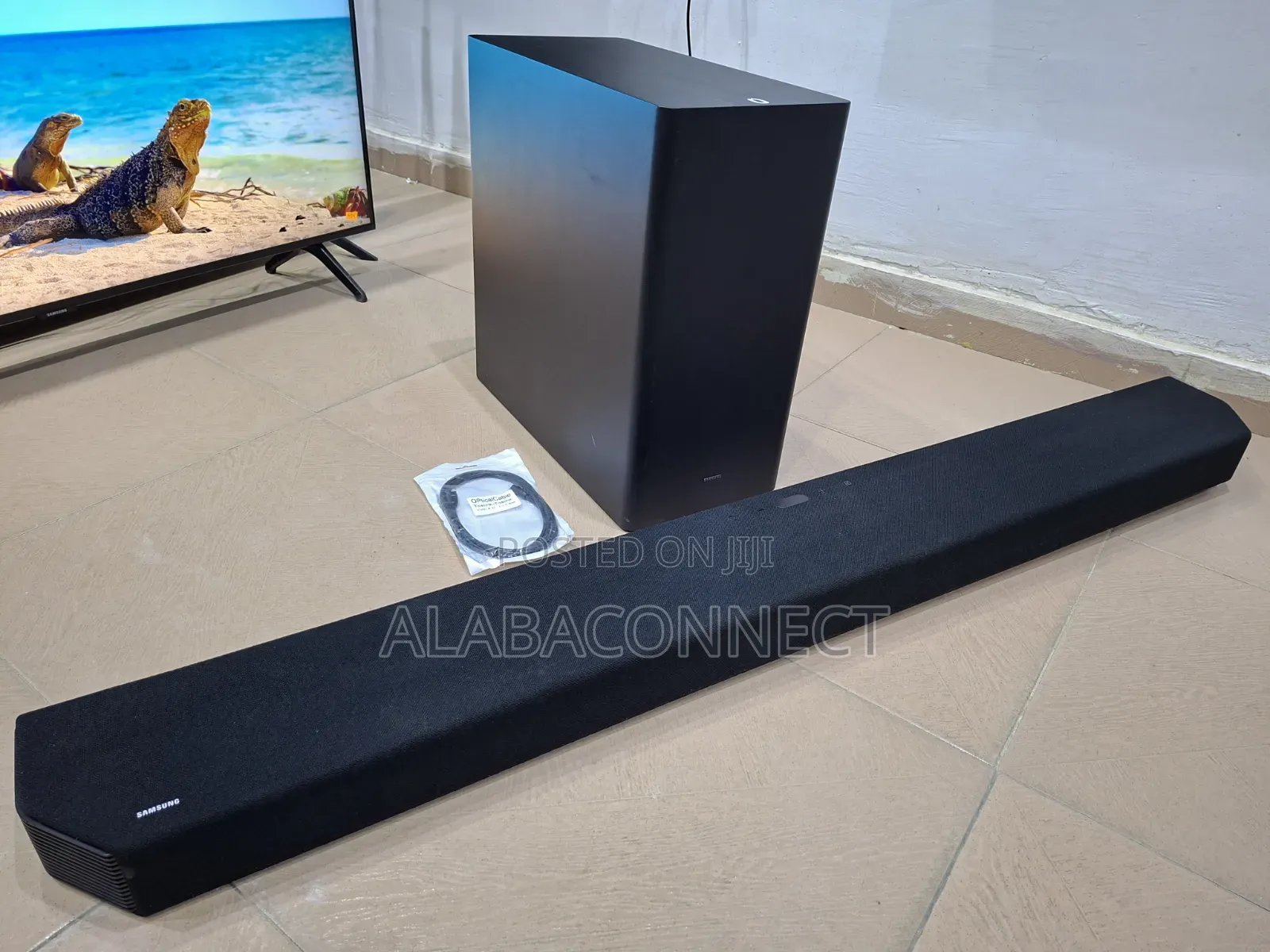 Flagship Samsung Q-Series Soundbar Q900A With Its Wireless Subwoofer