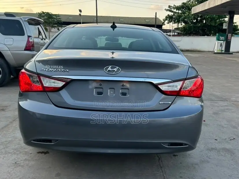 Hyundai Sonata Limited Sedan FWD (2.4L 4cyl 6A) 2012 Silver