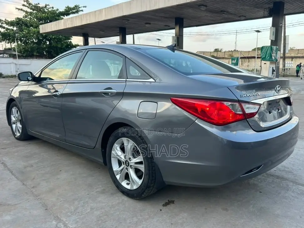 Hyundai Sonata Limited Sedan FWD (2.4L 4cyl 6A) 2012 Silver