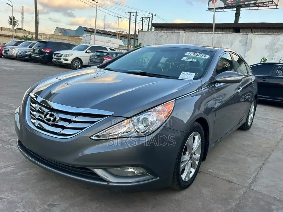 Hyundai Sonata Limited Sedan FWD (2.4L 4cyl 6A) 2012 Silver