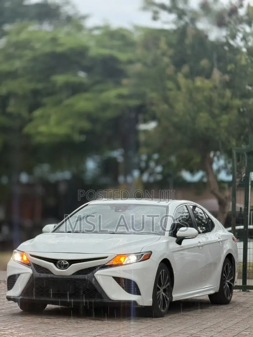 Toyota Camry SE FWD 2020 White