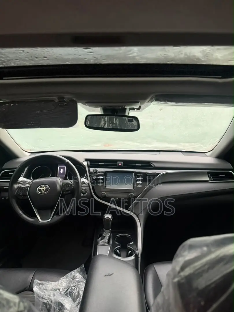 Toyota Camry SE FWD 2020 White