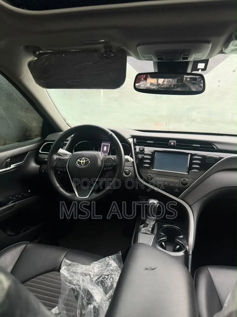 Toyota Camry SE FWD 2020 White