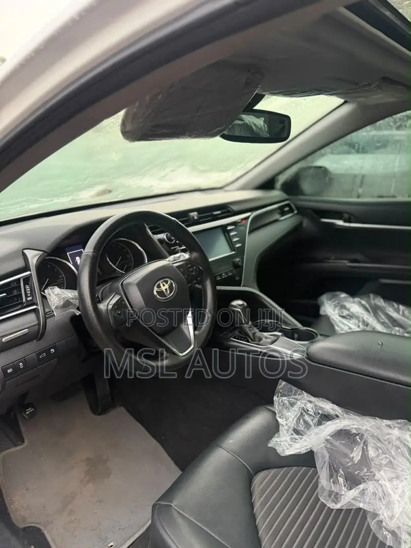 Toyota Camry SE FWD 2020 White