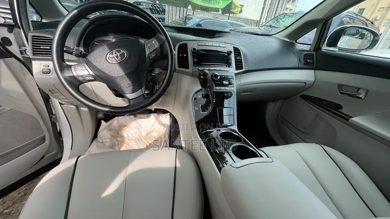 Toyota Venza 2010 White