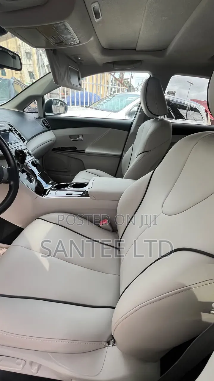 Toyota Venza 2010 White