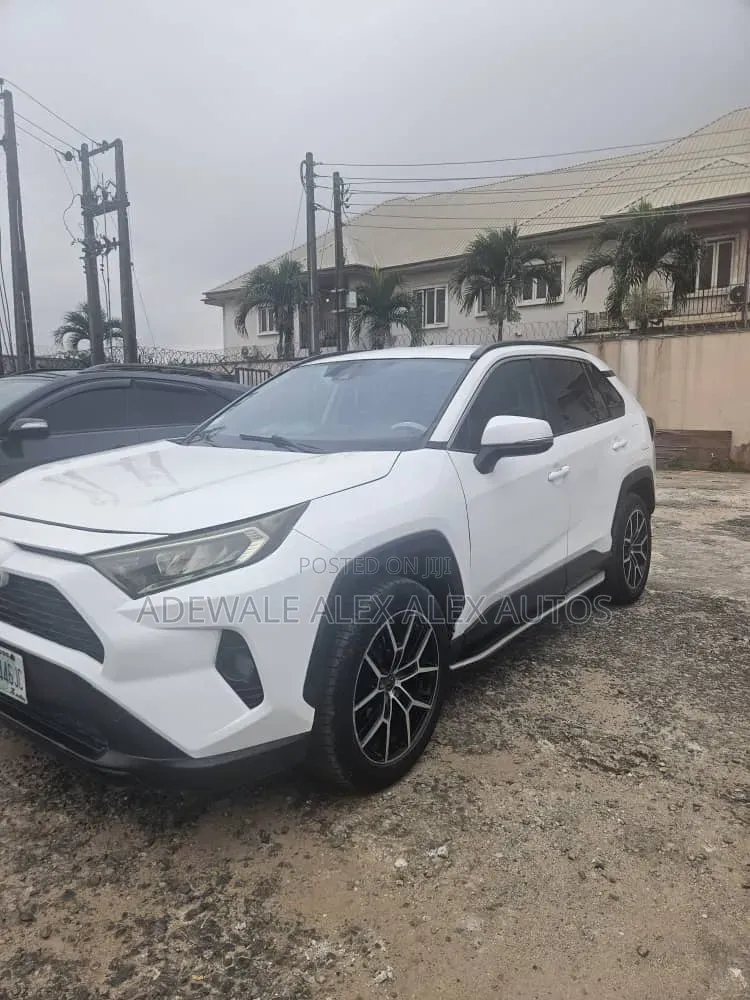Toyota RAV4 2020 White