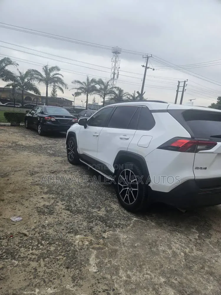 Toyota RAV4 2020 White