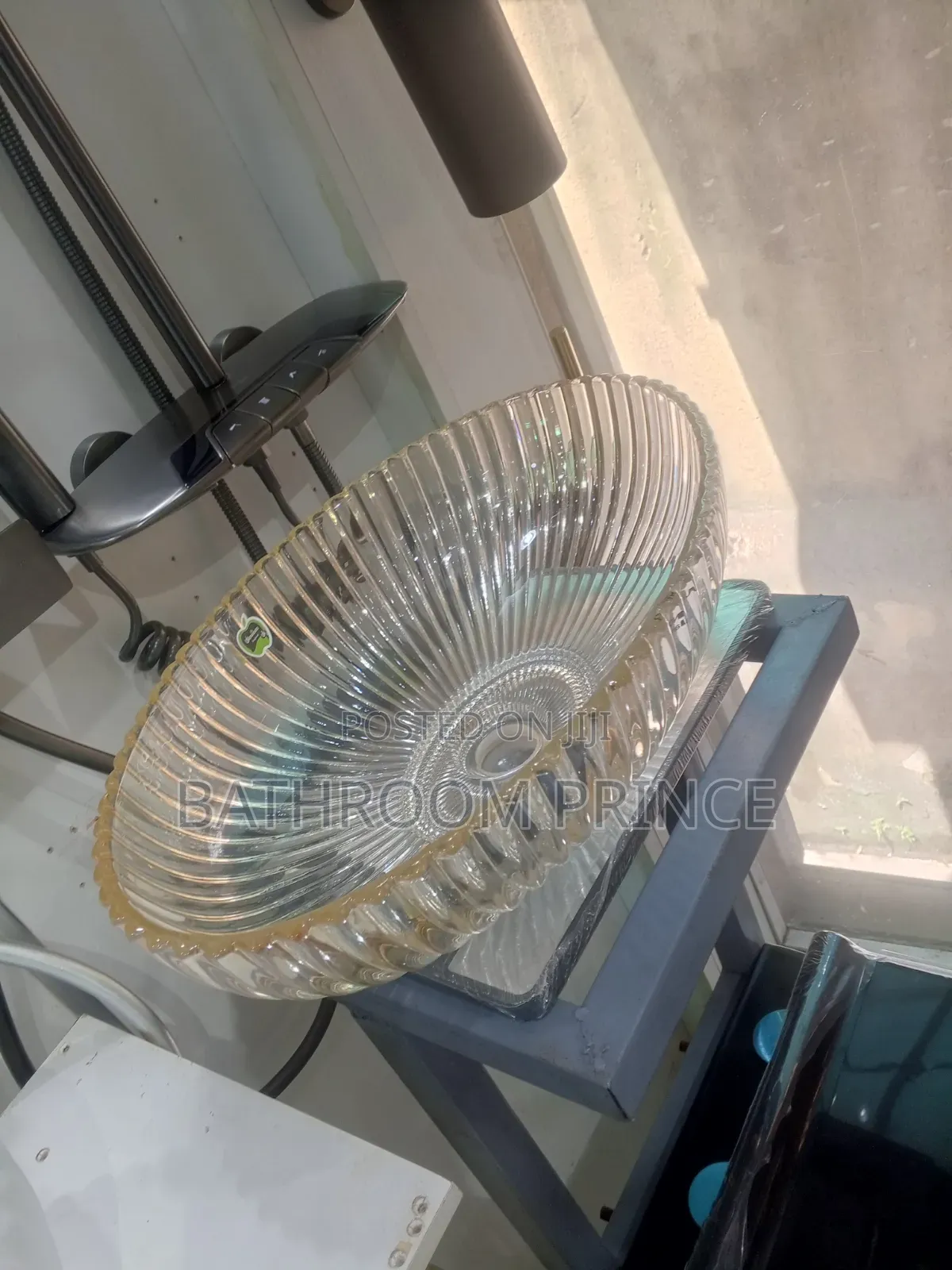 Exclusive Transparent Countertop Basin
