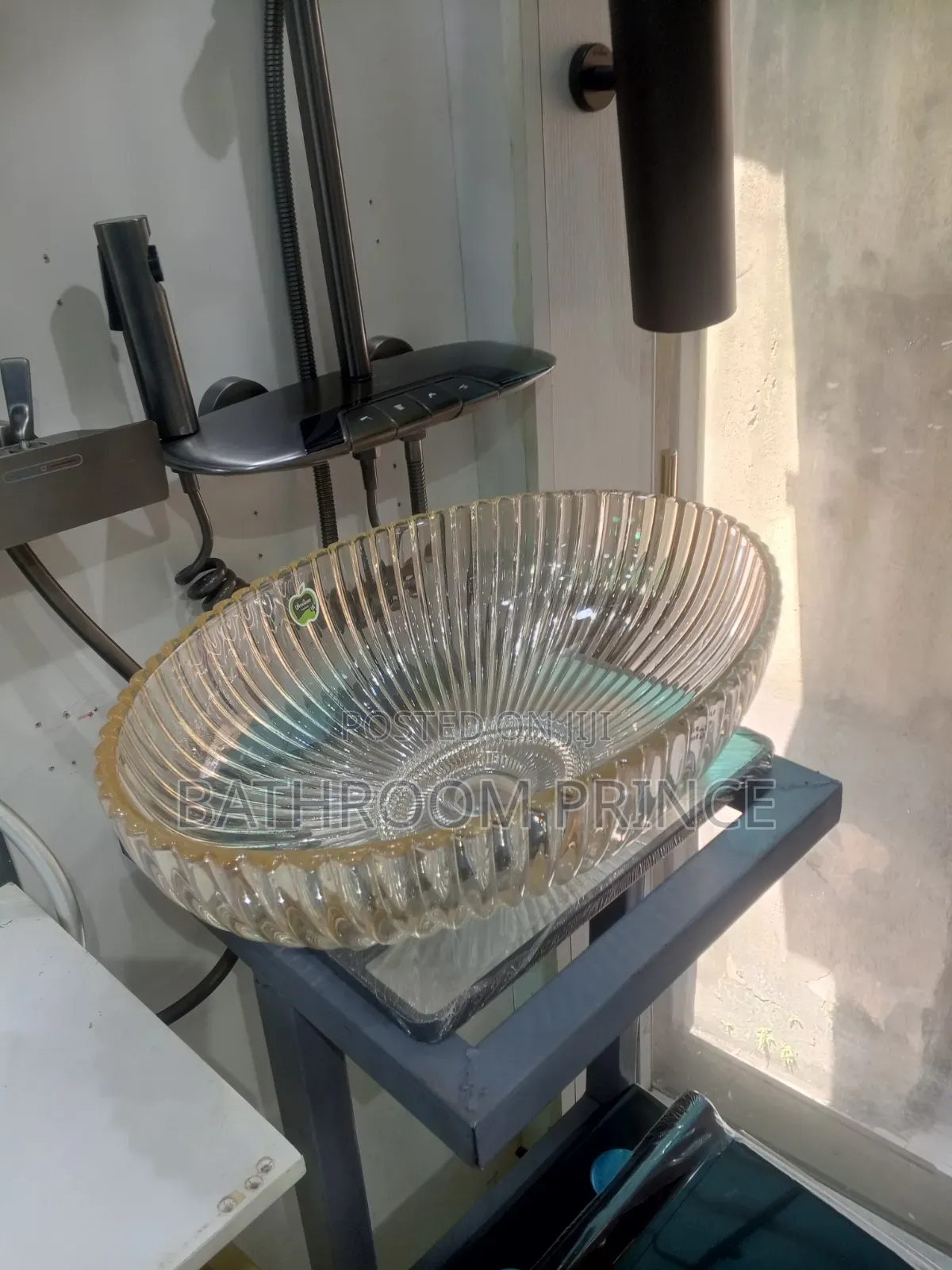 Exclusive Transparent Countertop Basin