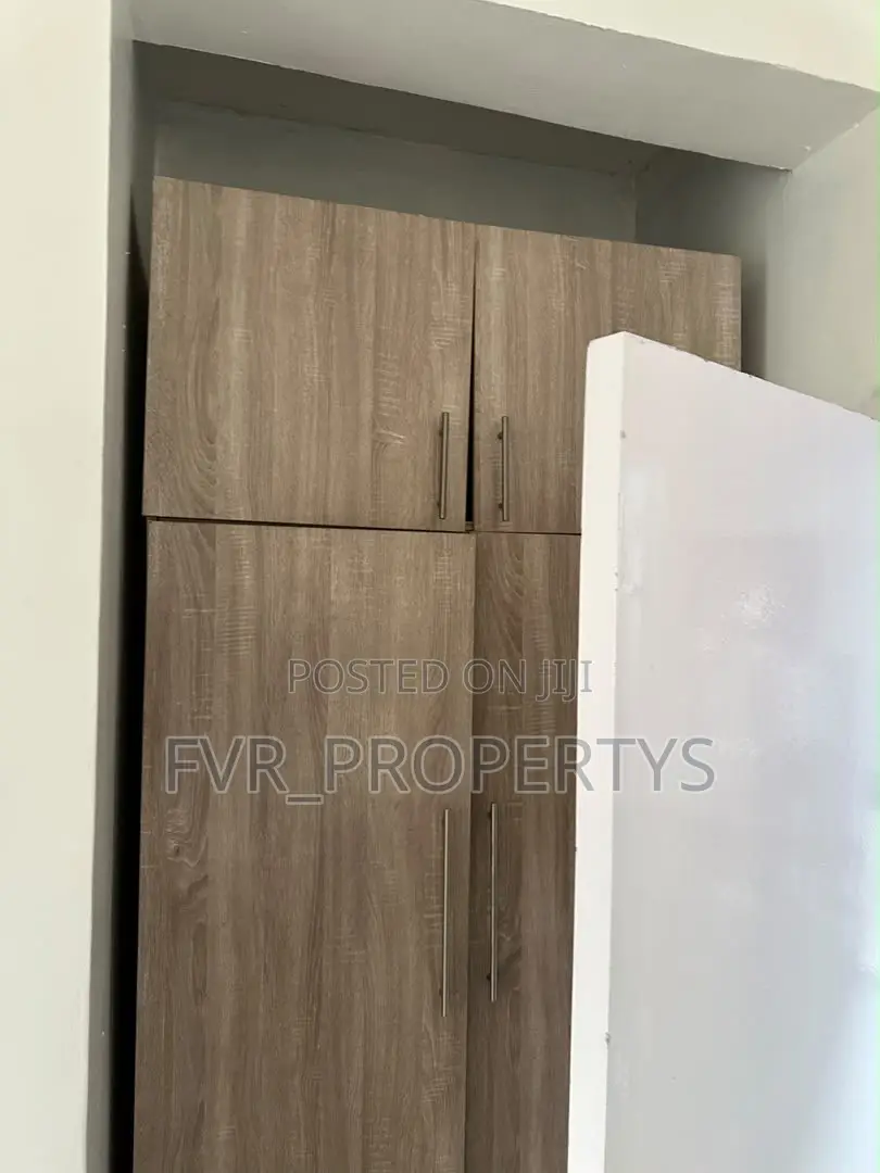 5bdrm Townhouse / Terrace in Bourdilon, Chevron for rent