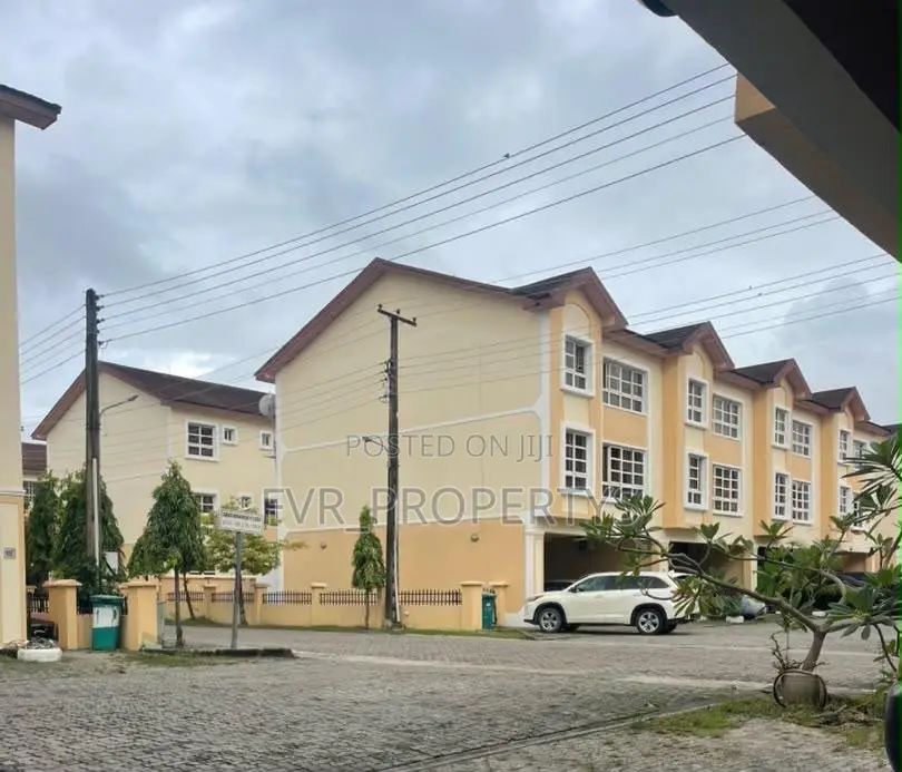 5bdrm Townhouse / Terrace in Bourdilon, Chevron for rent
