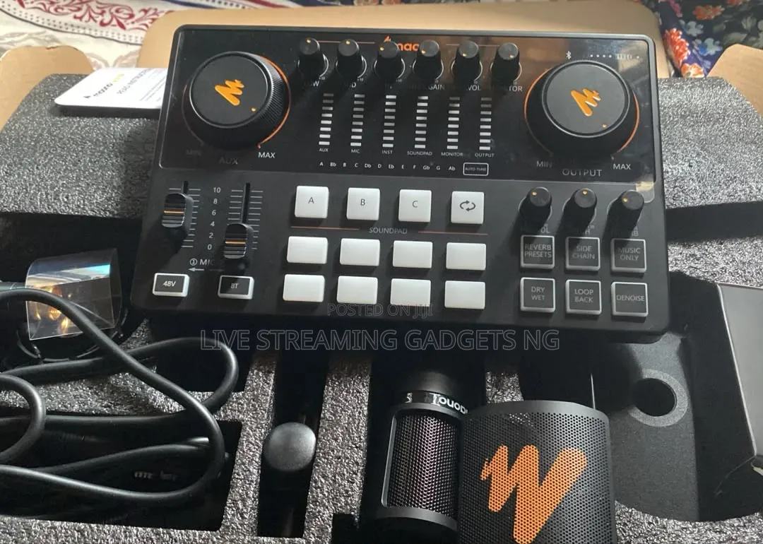 4 Weeks Used Maono E2 Bundle