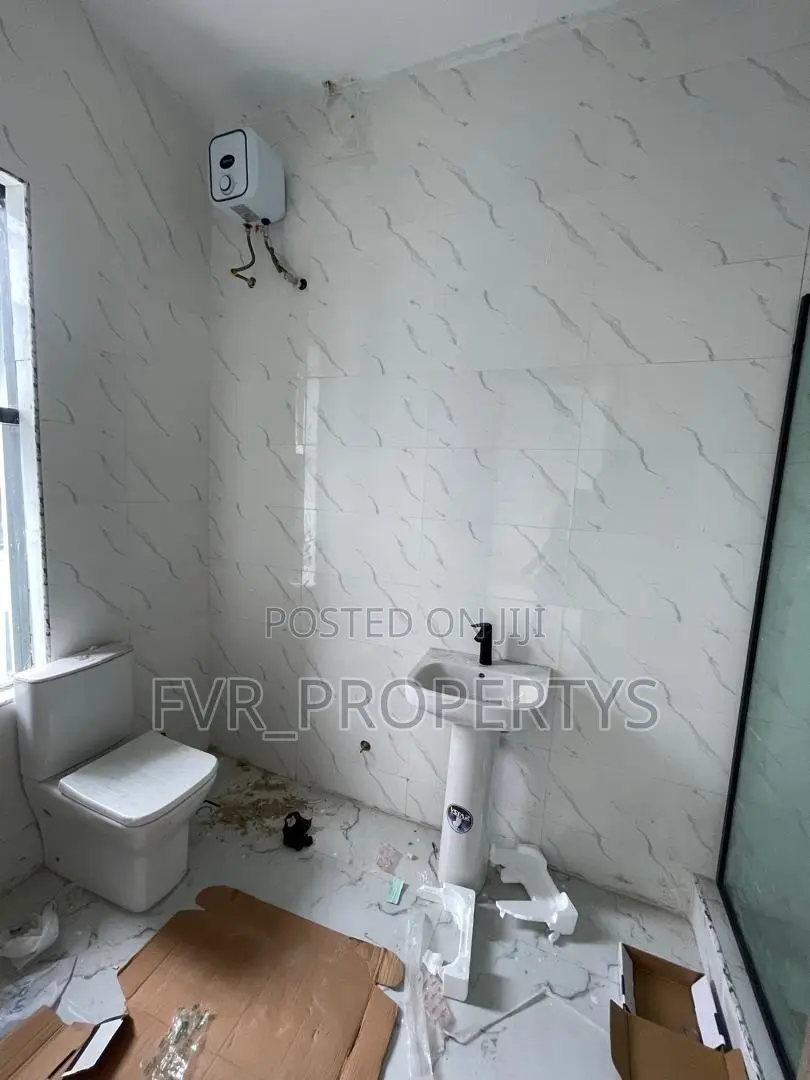 5bdrm Townhouse / Terrace in Bourdilon, Chevron for rent