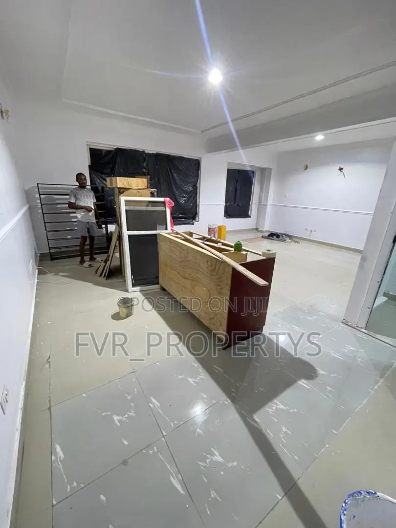 5bdrm Townhouse / Terrace in Bourdilon, Chevron for rent