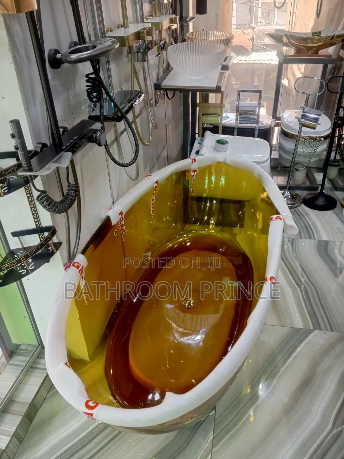Executive Glass Freestand Bathtub