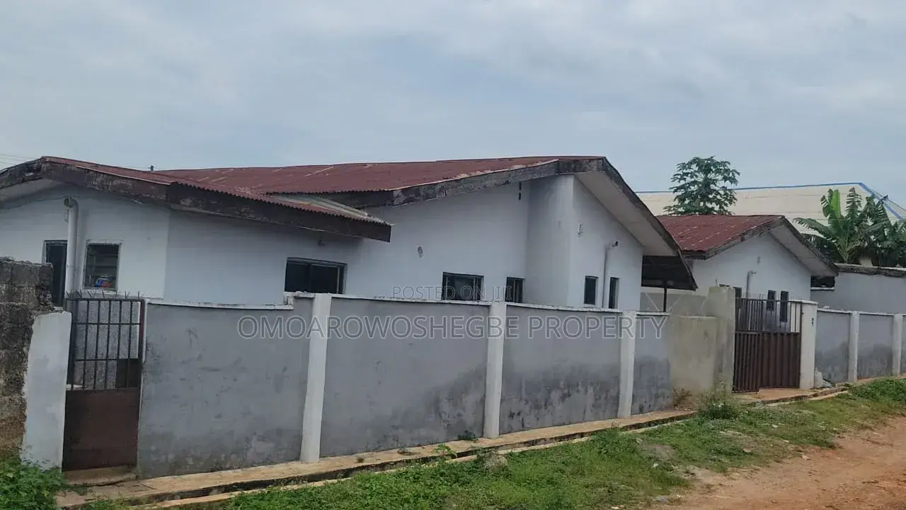 Furnished 1bdrm Block of Flats in Futa South Gate, Akure for sale