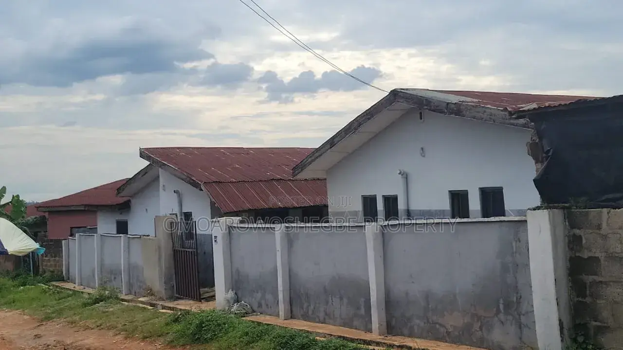 Furnished 1bdrm Block of Flats in Futa South Gate, Akure for sale
