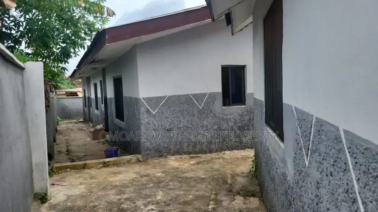 Furnished 1bdrm Block of Flats in Futa South Gate, Akure for sale
