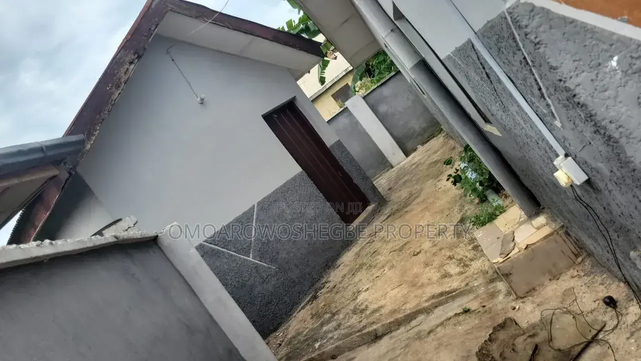 Furnished 1bdrm Block of Flats in Futa South Gate, Akure for sale