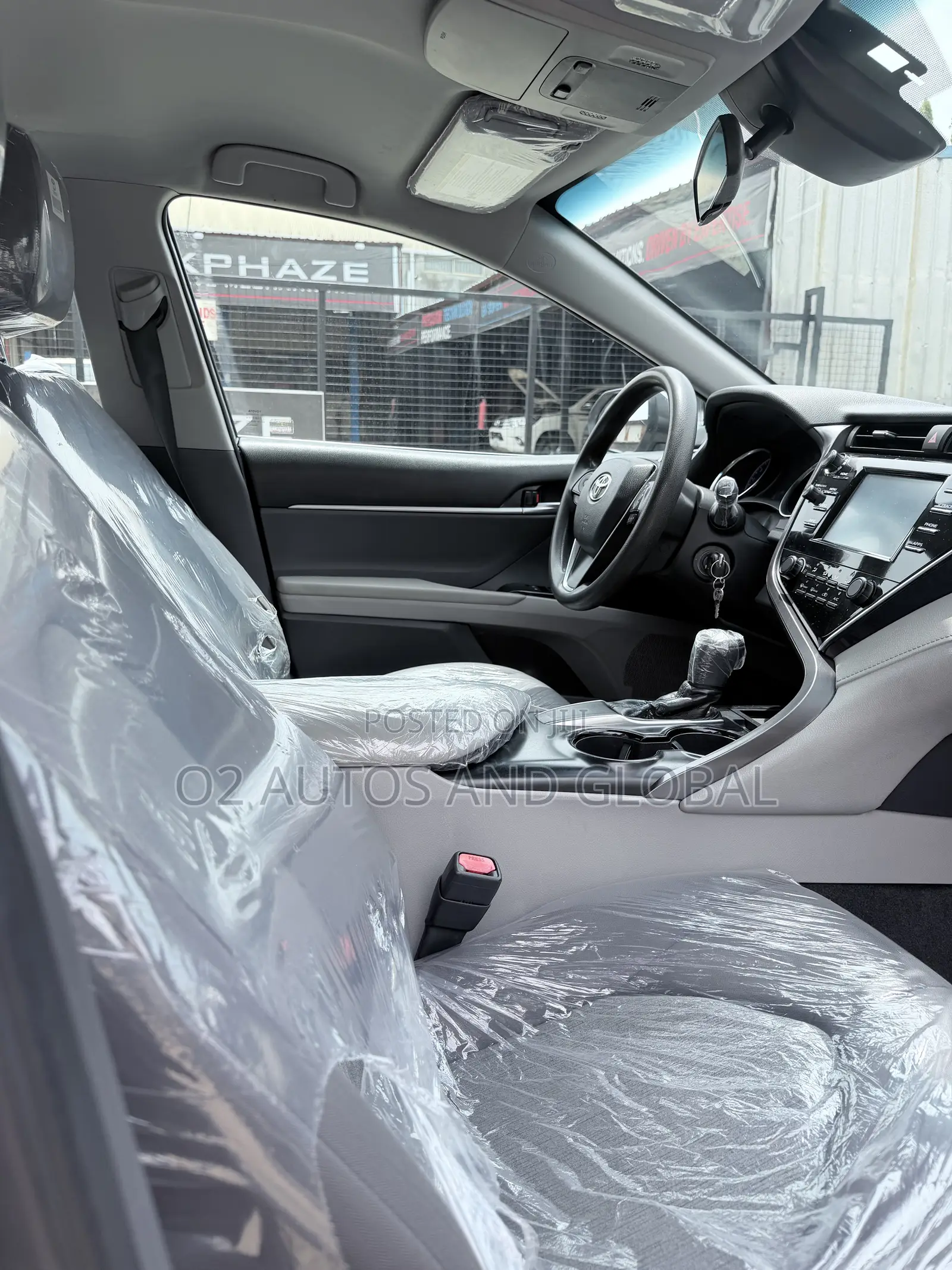 Toyota Camry LE FWD (2.5L 4cyl 8AM) 2018 Silver